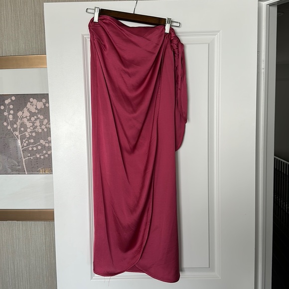 Brand New Pink Satin Skirt - Picture 2 of 6